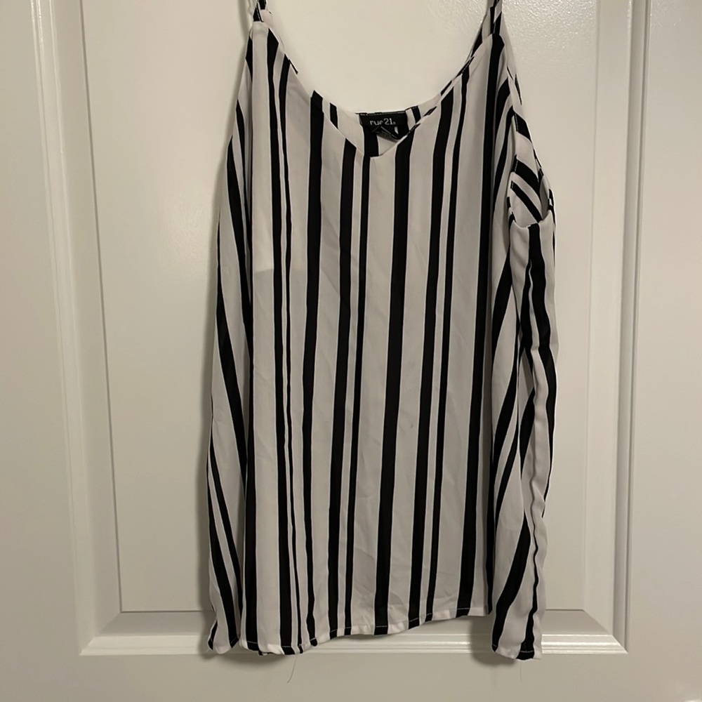 Rue 21 tank